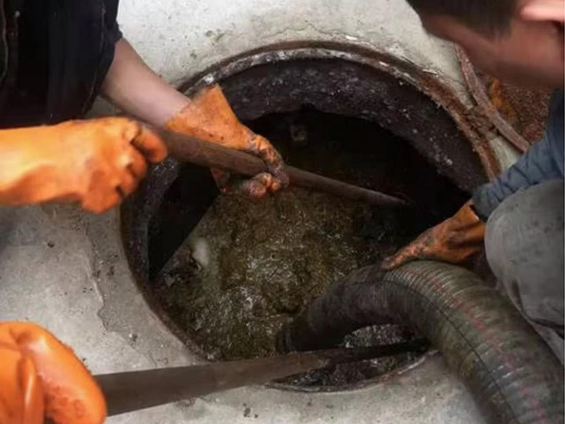 银海清理化粪池时如何避免沼气的危害?